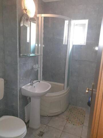 Фото номера Люкс с 2 спальнями Хостелы Hostel Stadion г. Залэу 17