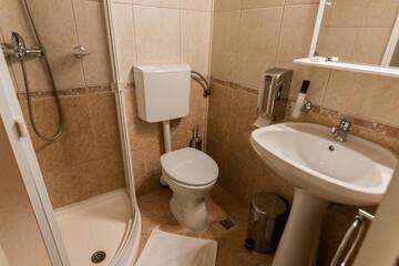Фото номера Двухместный номер с 2 отдельными кроватями Отель Hotel Brilliant Meses г. Залэу 4
