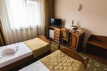 Фото номера Двухместный номер с 2 отдельными кроватями Отель Hotel Brilliant Meses г. Залэу 8