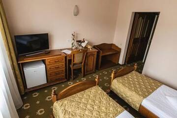 Фото номера Двухместный номер с 2 отдельными кроватями Отель Hotel Brilliant Meses г. Залэу 9
